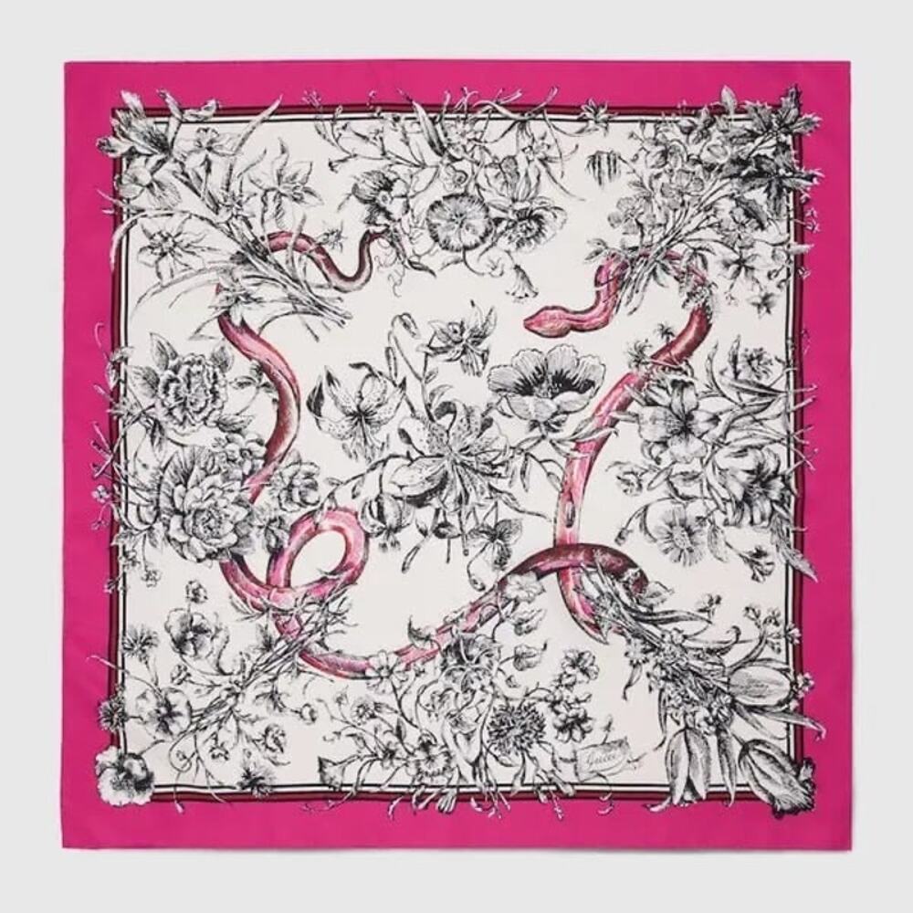 GUCCI Printed Silk Carré 100% Silk 35.4 x 35.4 NWT
